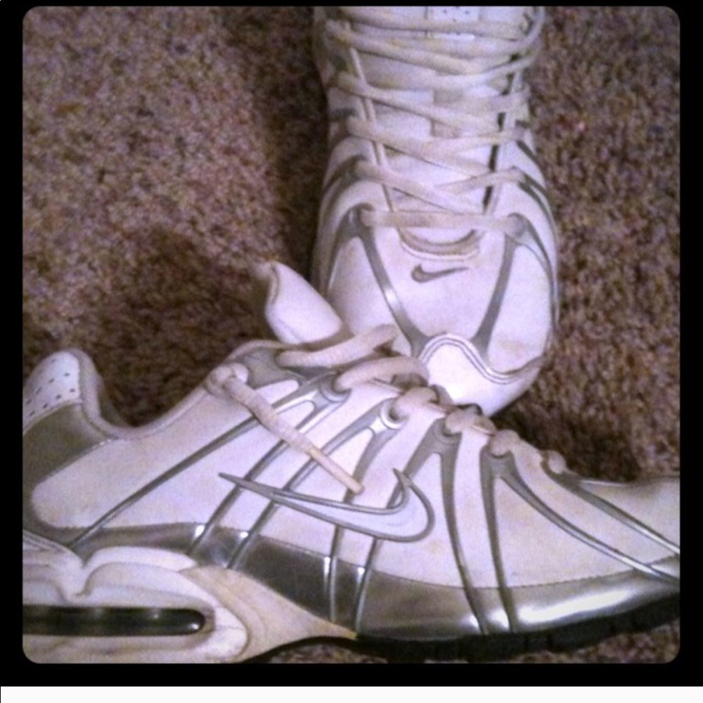 NIKE AIRMAX SILVER AND WHITE LEATHER
